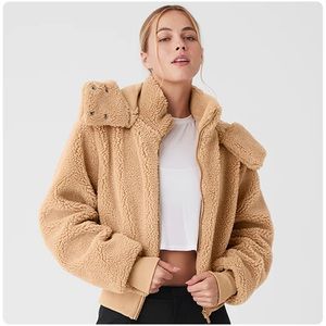 ALO YOGA Foxy Oversized Sherpa Jacket - Camel